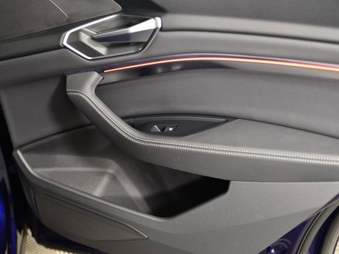 Certified 2022 Audi e-tron Premium image 14