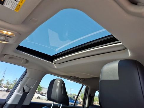 Used 2022 Toyota Highlander XLE image 12