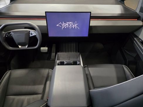 Used 2024 Tesla Cybertruck AWD Crew Cab image 18