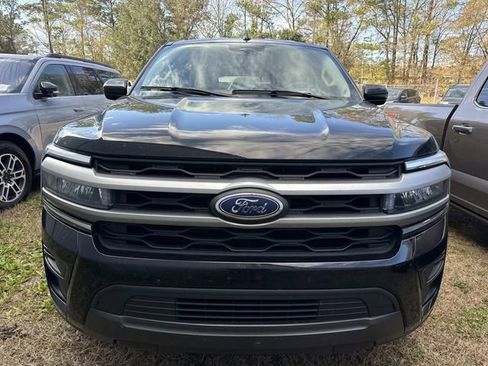 Used 2024 Ford Expedition XLT image 3