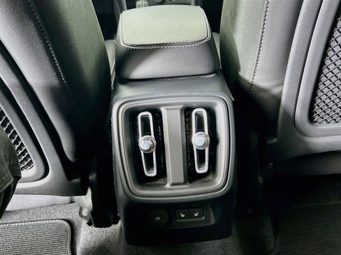 Used 2022 Volvo XC40 T5 R-Design AWD/4WD image 26