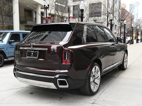 Used 2025 Rolls-Royce Cullinan image 4