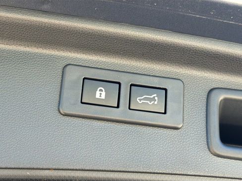 Used 2023 Subaru Forester Touring image 12