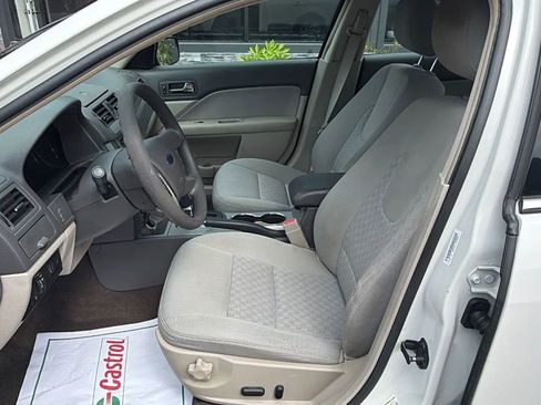 Used 2011 Ford Fusion SE FWD image 8