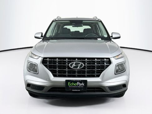 Used 2025 Hyundai Venue SEL FWD image 2