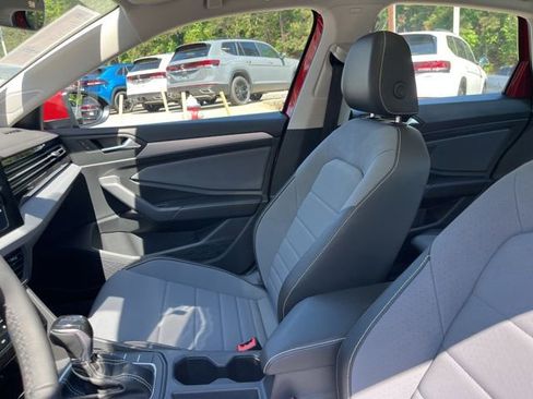 New 2026 Volkswagen Jetta SE FWD image 9