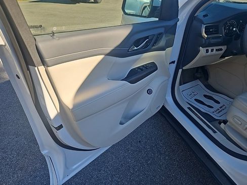 Used 2023 GMC Acadia Denali w/ Denali Ultimate Package image 9