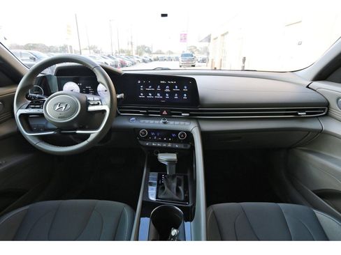 Certified 2023 Hyundai Elantra SEL w/ Convenience Package image 12