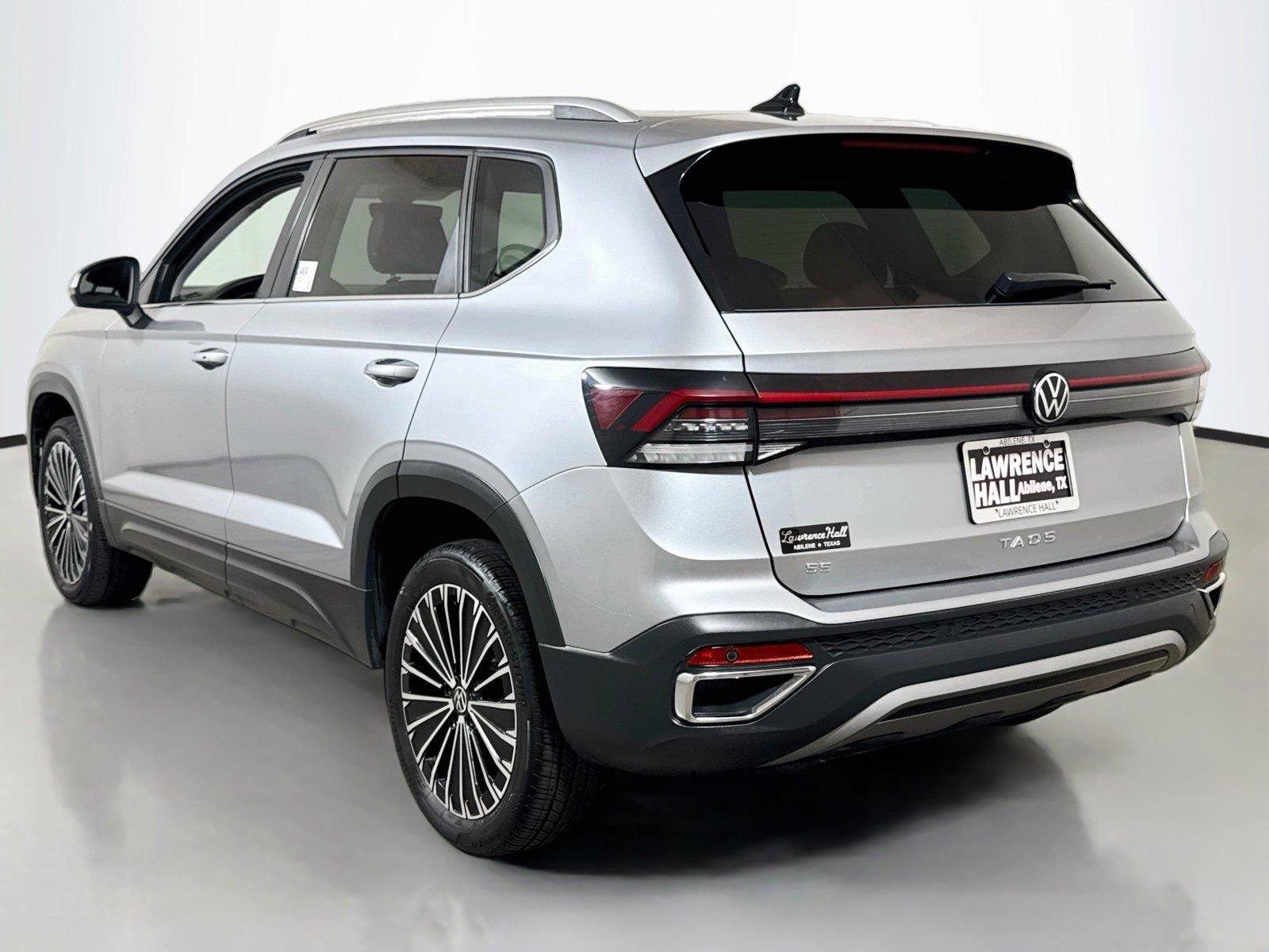 Used 2025 Volkswagen Taos SE FWD image 6