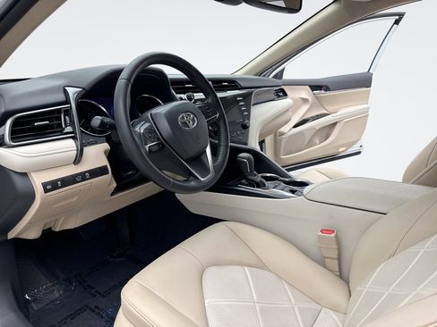 Used 2019 Toyota Camry XLE FWD image 10