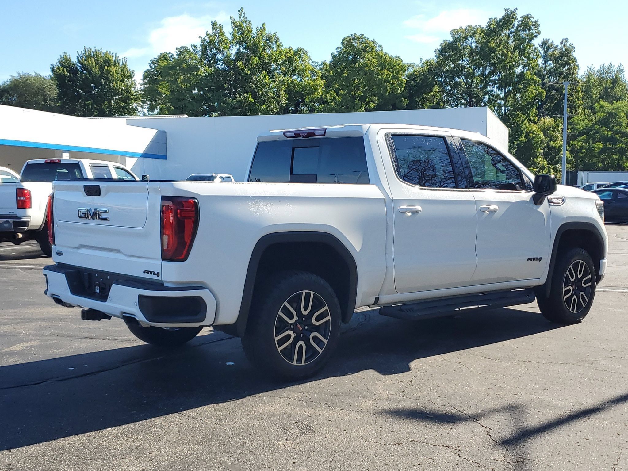 Used 2023 GMC Sierra 1500 AT4 w/ AT4 Premium Package AWD/4WD image 4