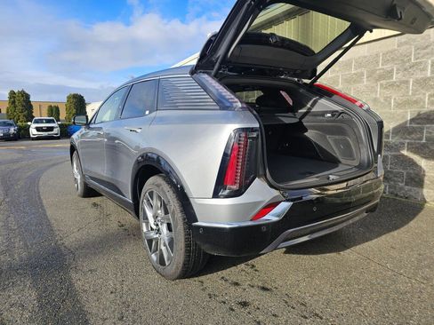 New 2026 Cadillac Optiq Luxury 2 image 8