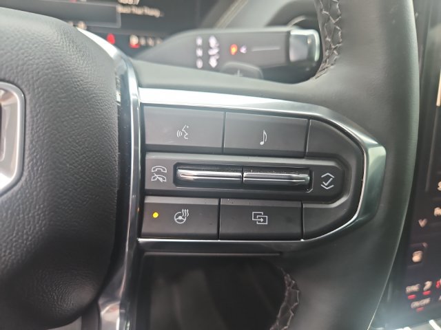 Used 2025 GMC Yukon Elevation w/ Technology Package AWD/4WD image 19