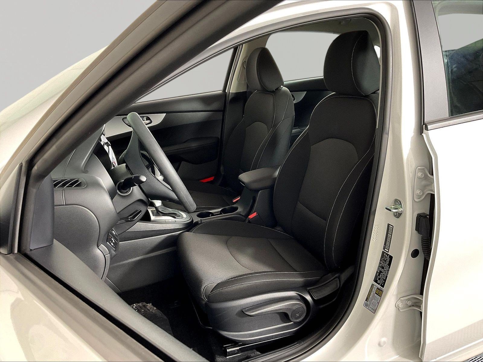 Used 2024 Kia Forte LXS w/ LXS Technology Package FWD image 21