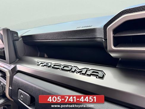 Used 2025 Toyota Tacoma SR5 AWD/4WD image 25
