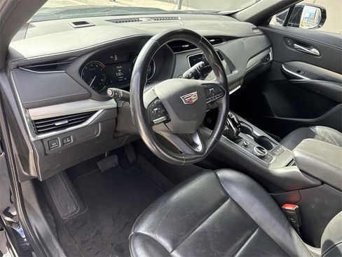 Used 2023 Cadillac XT4 Premium Luxury image 9