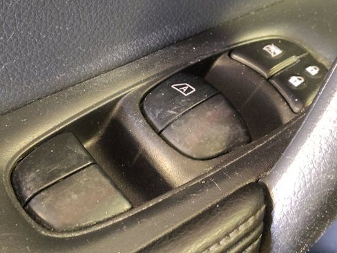 Used 2015 Nissan Rogue SV FWD image 27