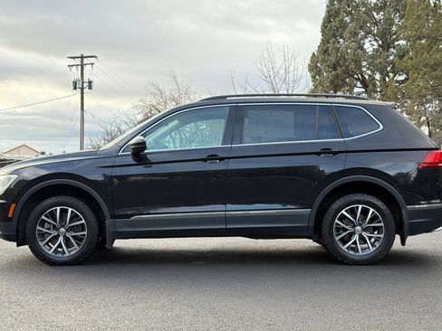 Used 2020 Volkswagen Tiguan SE w/ Panoramic Sunroof Package image 8