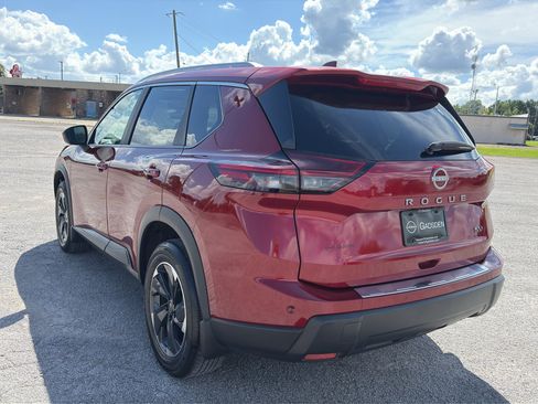 Used 2024 Nissan Rogue SV w/ SV Premium Package FWD image 7