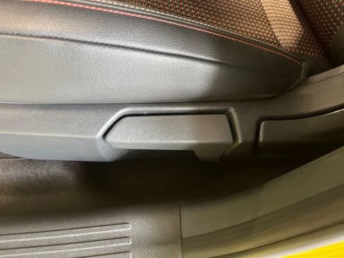 Used 2025 Nissan Kicks SR FWD image 8