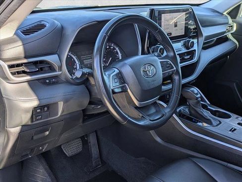 Used 2024 Toyota Highlander XLE image 10