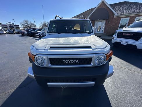 Used 2014 Toyota FJ Cruiser 4WD image 25