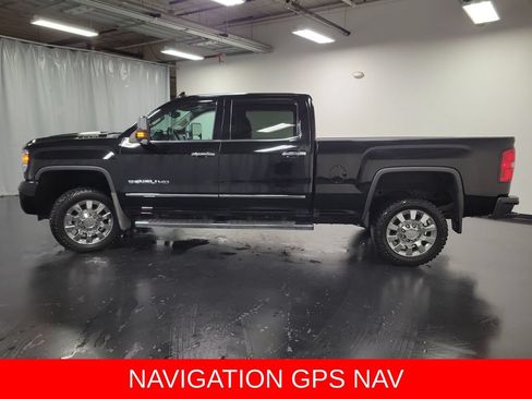 Used 2019 GMC Sierra 2500 Denali w/ Duramax Plus Package AWD/4WD image 6