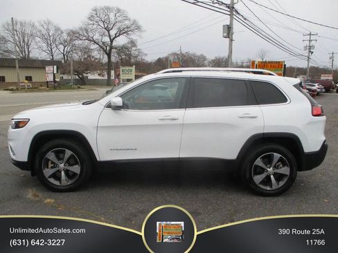 Used 2019 Jeep Cherokee Limited AWD/4WD image 5