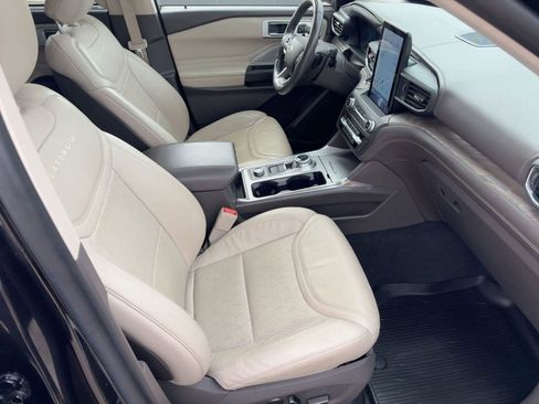 Used 2020 Ford Explorer Platinum w/ Premium Technology Package image 31