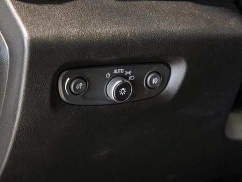 Used 2020 Chevrolet Traverse LT FWD image 28