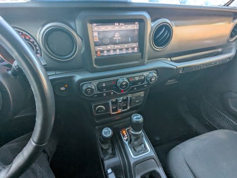 Used 2019 Jeep Wrangler Unlimited Sport S image 4