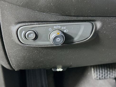 Used 2018 Chevrolet Equinox LT image 17