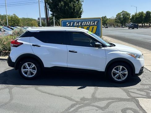 Used 2020 Nissan Kicks S FWD image 2