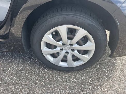 Used 2022 Toyota Corolla LE image 11
