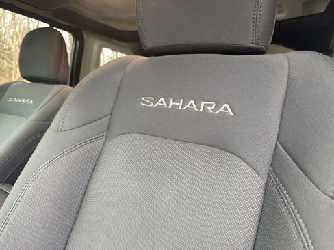 Used 2021 Jeep Wrangler Unlimited Sahara w/ Uconnect 4C Nav & Sound Group image 15