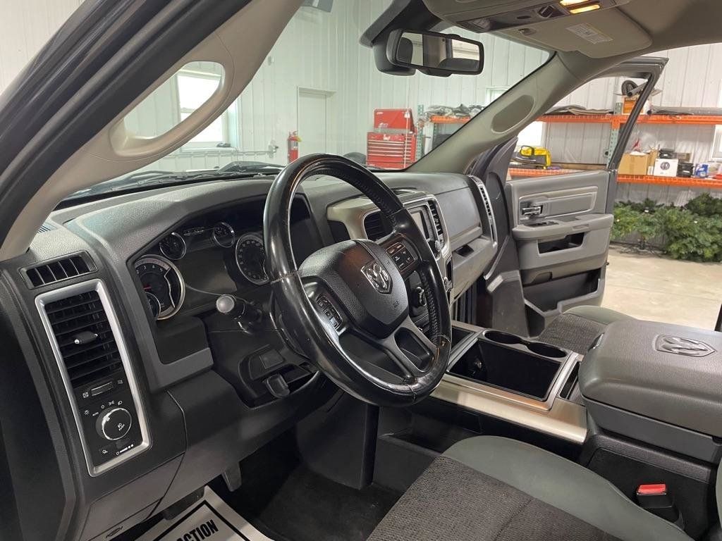 Used 2015 RAM 1500 Classic SLT w/ SLT Plus D←cor Group AWD/4WD image 9