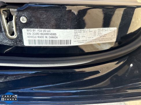 Used 2024 Chrysler Pacifica Touring-L image 11