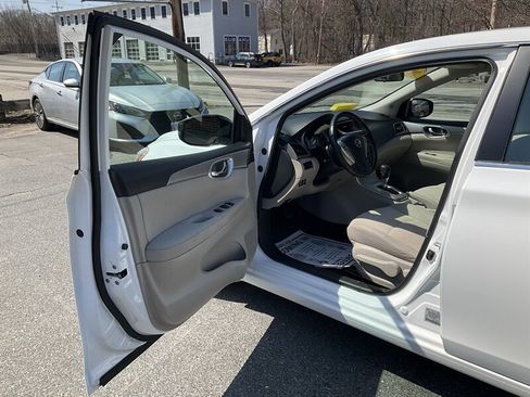 Used 2015 Nissan Sentra SV w/ Style Package image 21