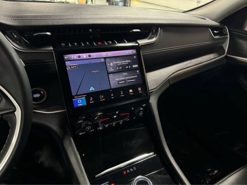 Used 2023 Jeep Grand Cherokee Limited image 17