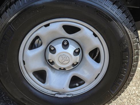 Used 2019 Toyota Tacoma SR5 image 10