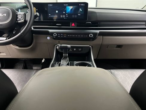 Used 2025 Kia Carnival image 47