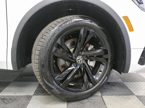 Certified 2024 Volkswagen Tiguan SE R-Line image 20