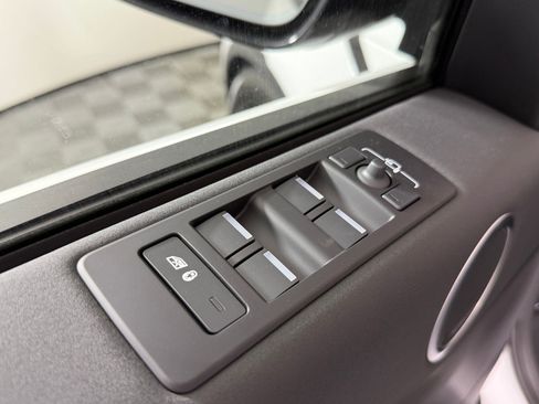 New 2026 Land Rover Discovery S AWD/4WD image 13