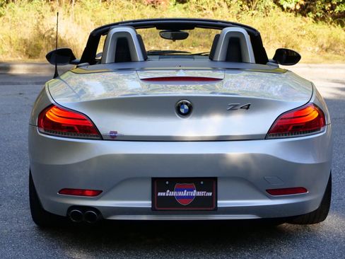Used 2011 BMW Z4 sDrive30i image 23