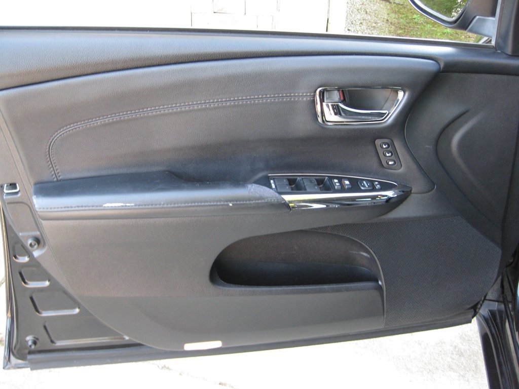 Used 2013 Toyota Avalon Limited FWD image 11