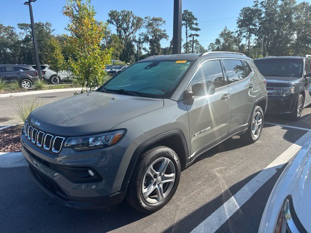 Used 2023 Jeep Compass Latitude AWD/4WD image 3