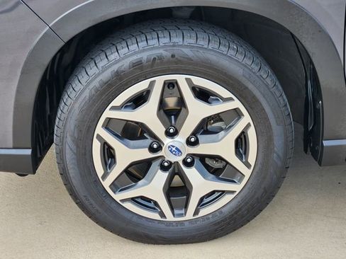 Certified 2023 Subaru Forester Premium AWD/4WD image 12
