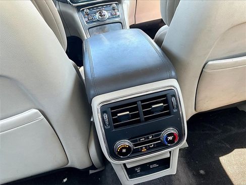 Used 2017 Lincoln Continental Reserve w/ Technology Package image 29