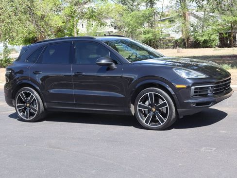 Used 2019 Porsche Cayenne S AWD/4WD image 2