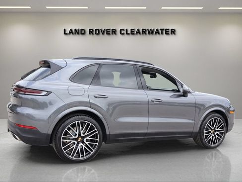 Used 2024 Porsche Cayenne AWD/4WD image 5